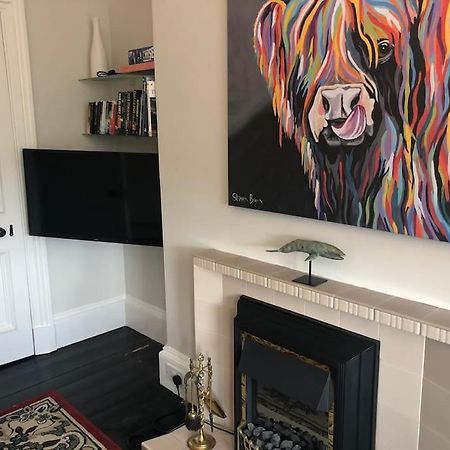 Beautiful Traditional Flat In The Center Of Largs. Экстерьер фото