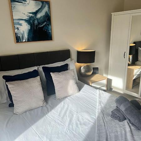 Beautiful Traditional Flat In The Center Of Largs. Экстерьер фото