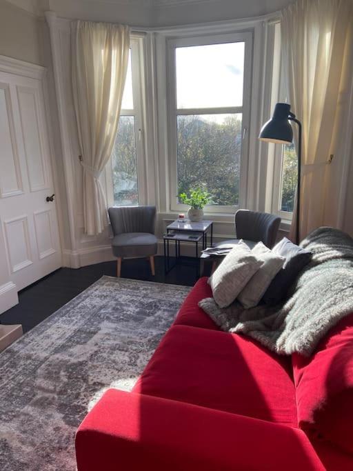 Beautiful Traditional Flat In The Center Of Largs. Экстерьер фото