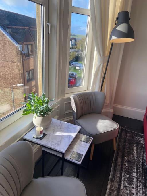 Beautiful Traditional Flat In The Center Of Largs. Экстерьер фото