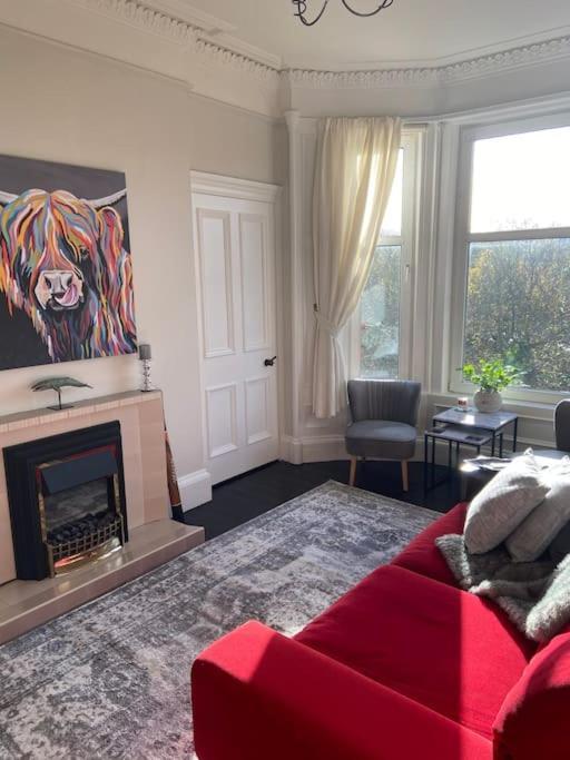 Beautiful Traditional Flat In The Center Of Largs. Экстерьер фото