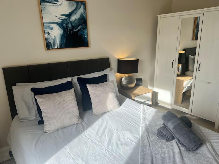 Beautiful Traditional Flat In The Center Of Largs. Экстерьер фото