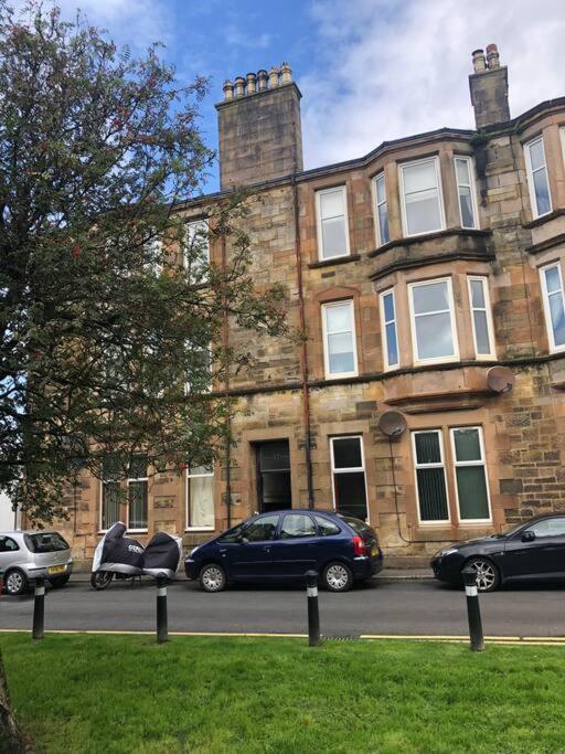 Beautiful Traditional Flat In The Center Of Largs. Экстерьер фото