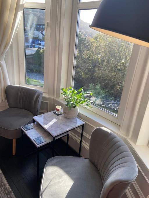 Beautiful Traditional Flat In The Center Of Largs. Экстерьер фото
